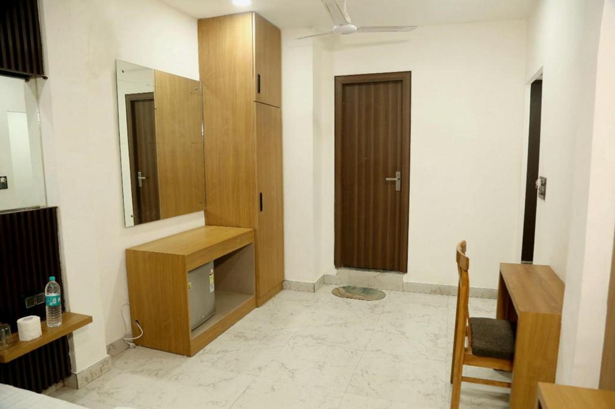 ניו דלהי Bunk Hostel Delhi Best Backpacking Accommodation מראה חיצוני תמונה