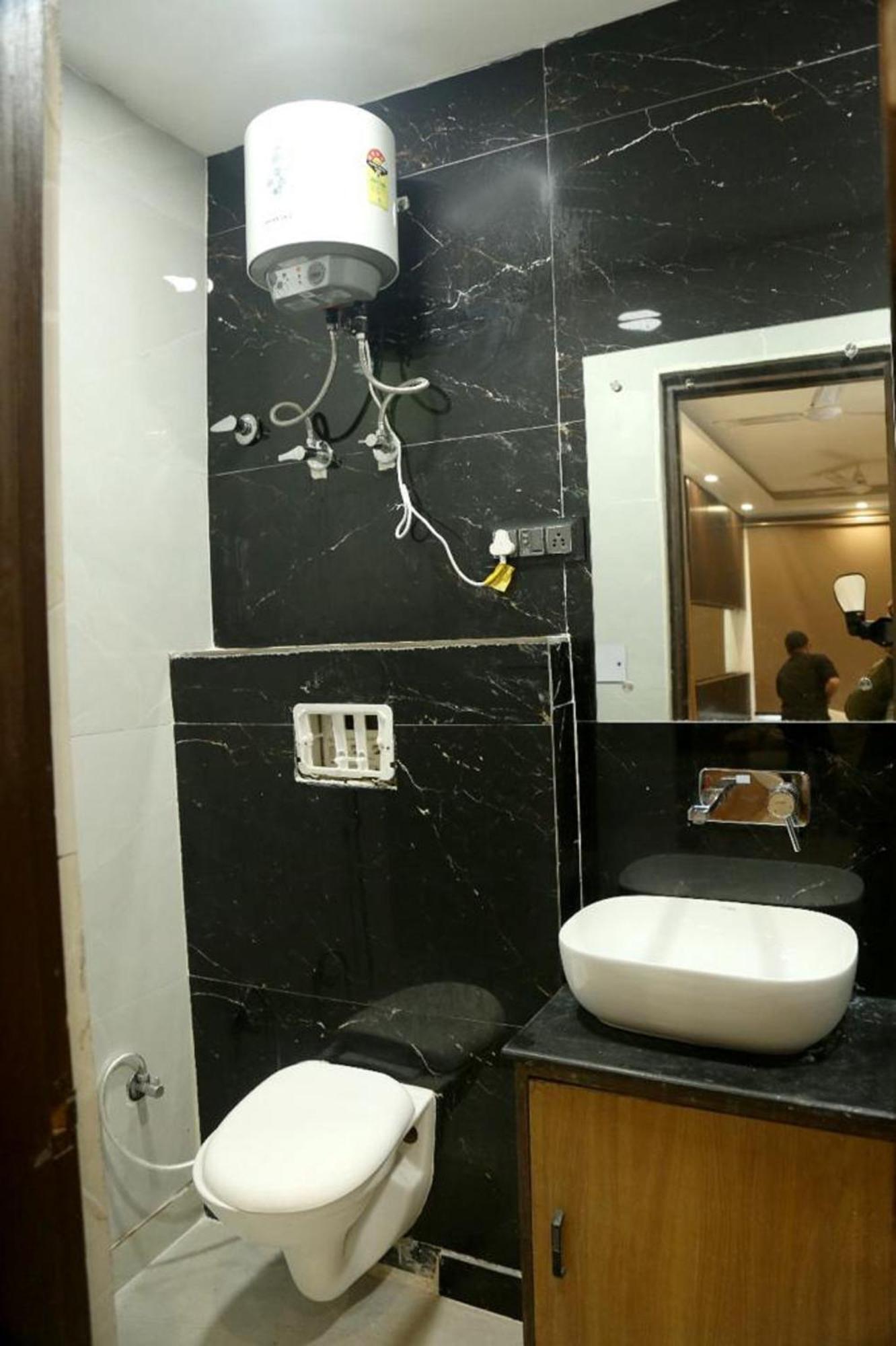 ניו דלהי Bunk Hostel Delhi Best Backpacking Accommodation מראה חיצוני תמונה