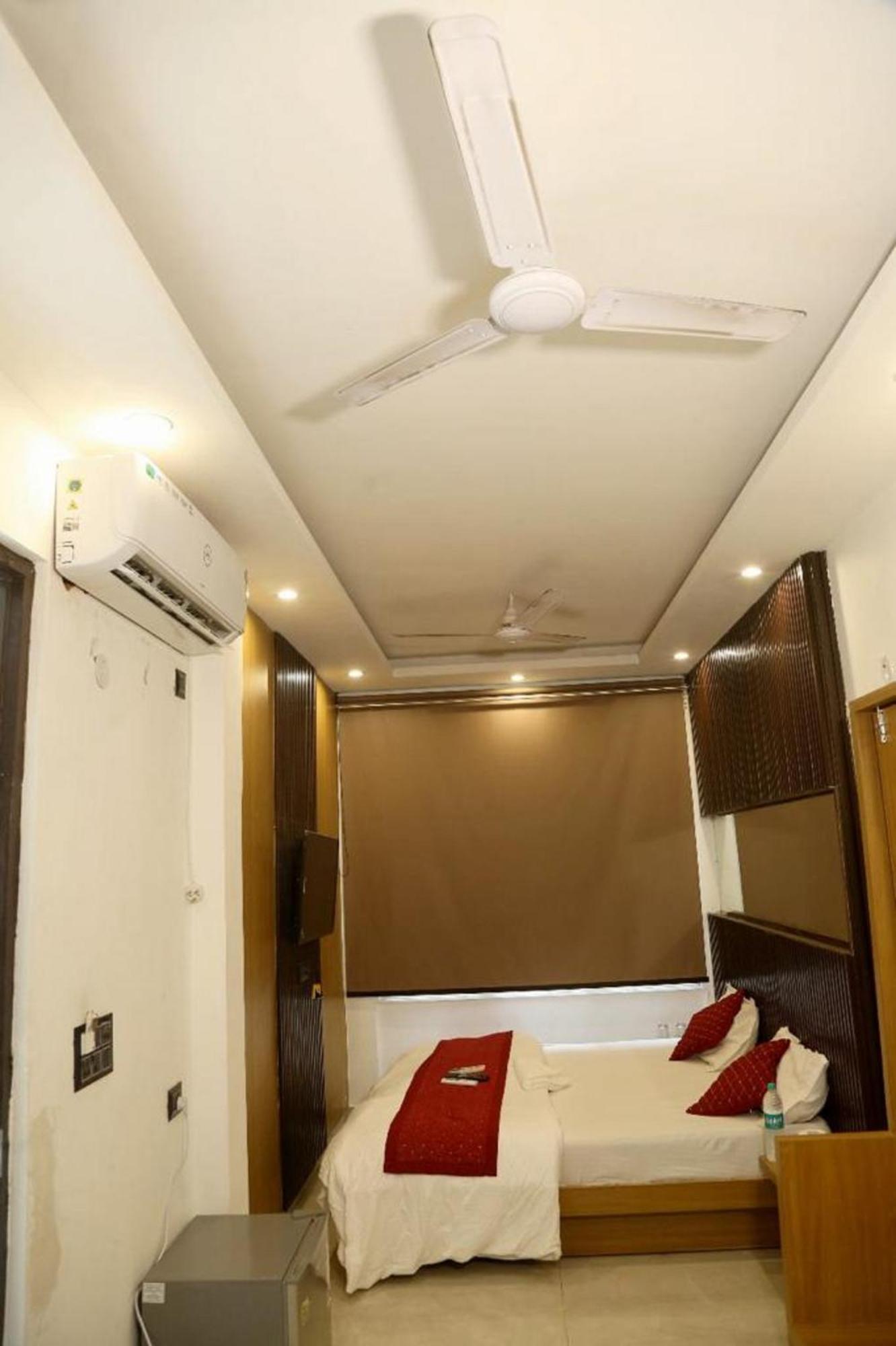 ניו דלהי Bunk Hostel Delhi Best Backpacking Accommodation מראה חיצוני תמונה