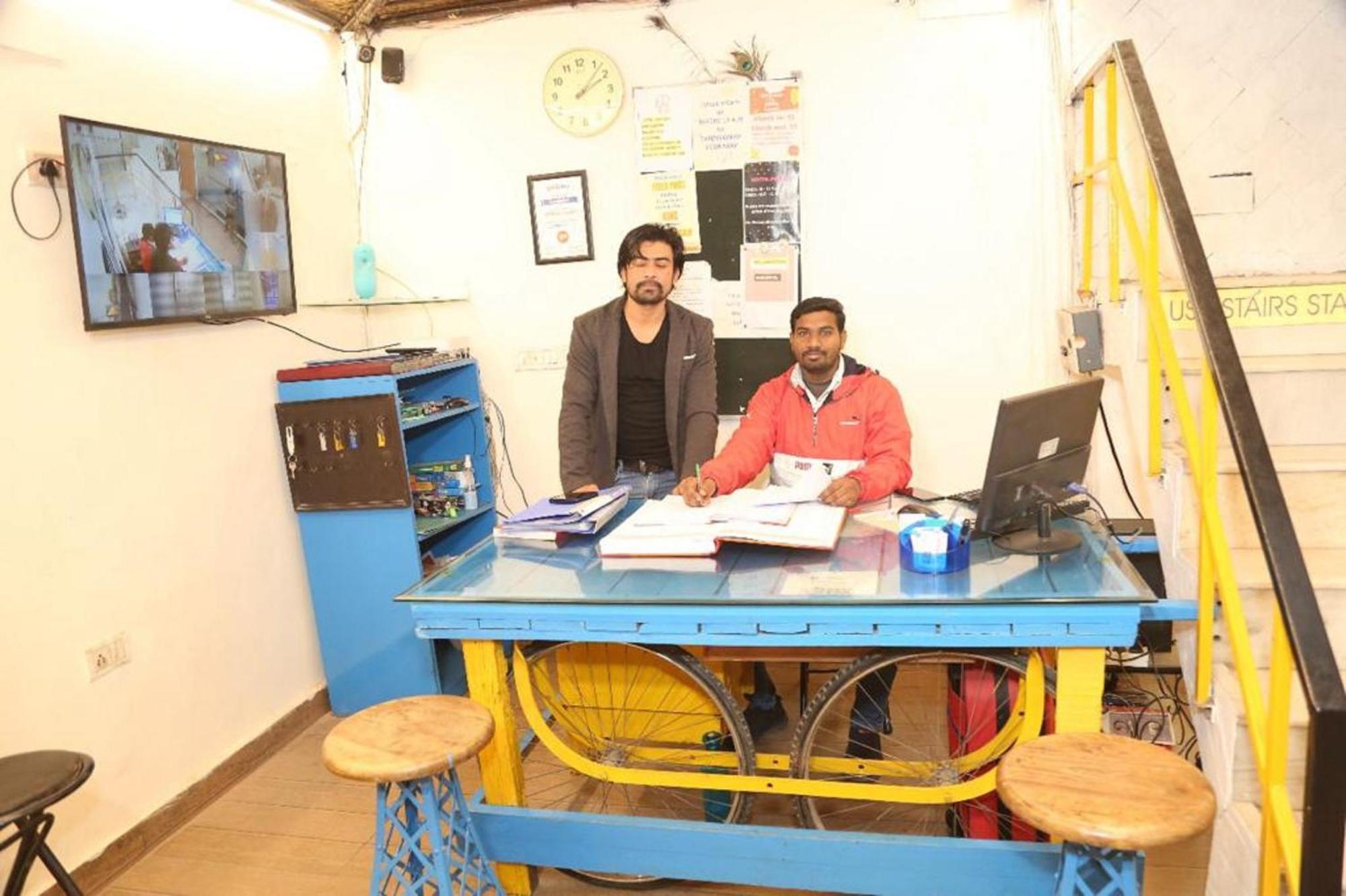 ניו דלהי Bunk Hostel Delhi Best Backpacking Accommodation מראה חיצוני תמונה